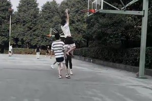 免费雄鹿VSNBA76人进球集锦